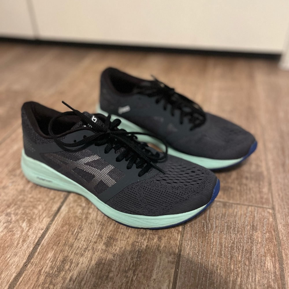 ASICS Roadhawk running shoes size 8.